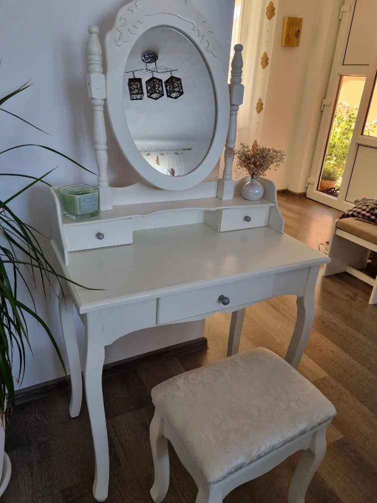 Masuta cosmetica vintage cu oglinda