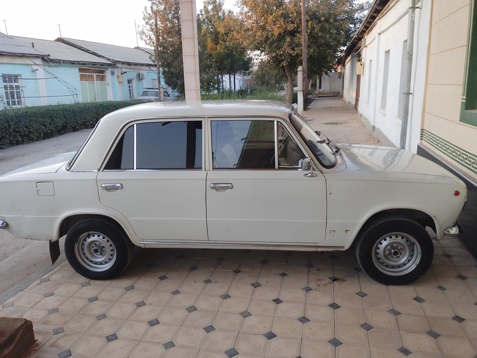 Vaz 2101 sotiladi