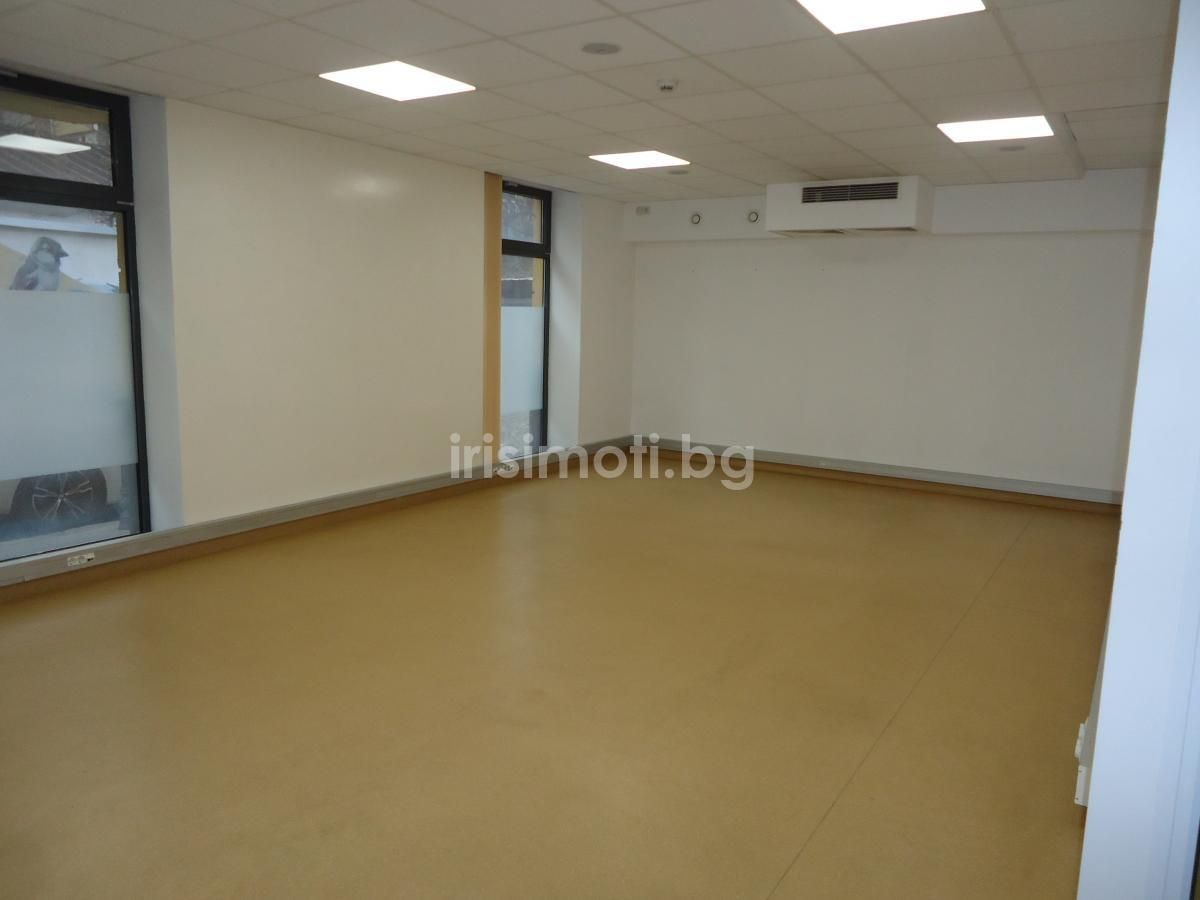 Под наем , €1235, 95кв.м. в Център