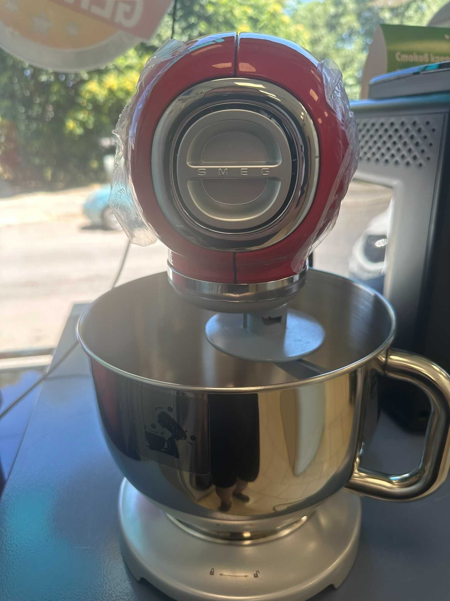 Планетарен миксер SMEG SMF02RDEU