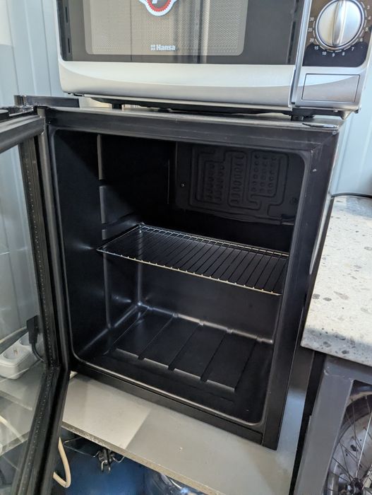 Frigider vitrina Metro profesional 46L sticla racitor bauturi