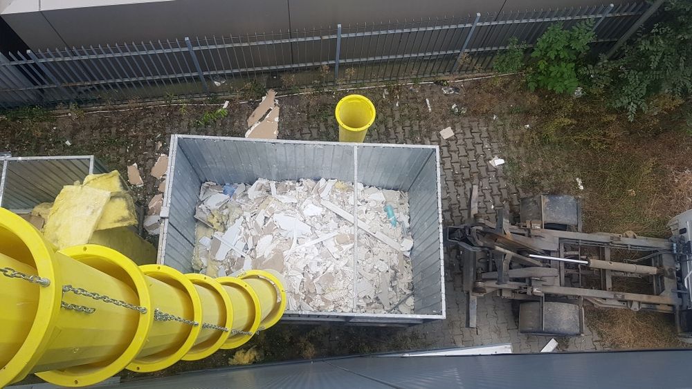 Container moloz moluz pământ gunoi deșeuri