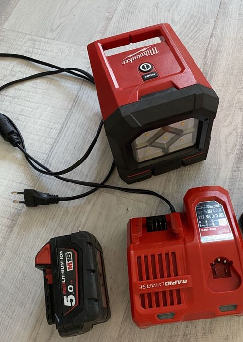 Proiector pivotant / Lampă de lucru milwaukee m18 PAL