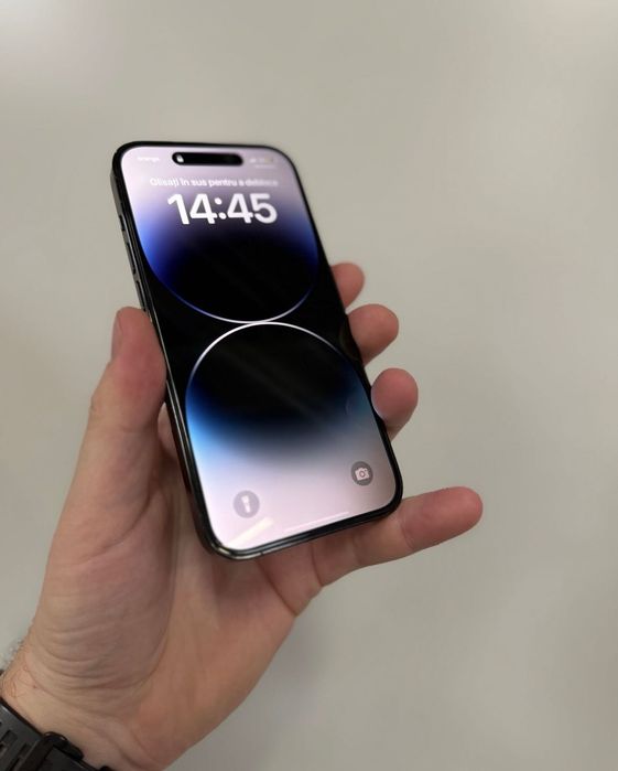 Cu husa iphone 14 pro