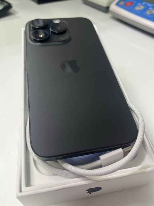 IPhone 15 Pro 256GB с кутия и кабел 91% батерия