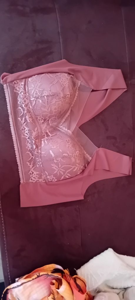 Продавам сутиен бюстие