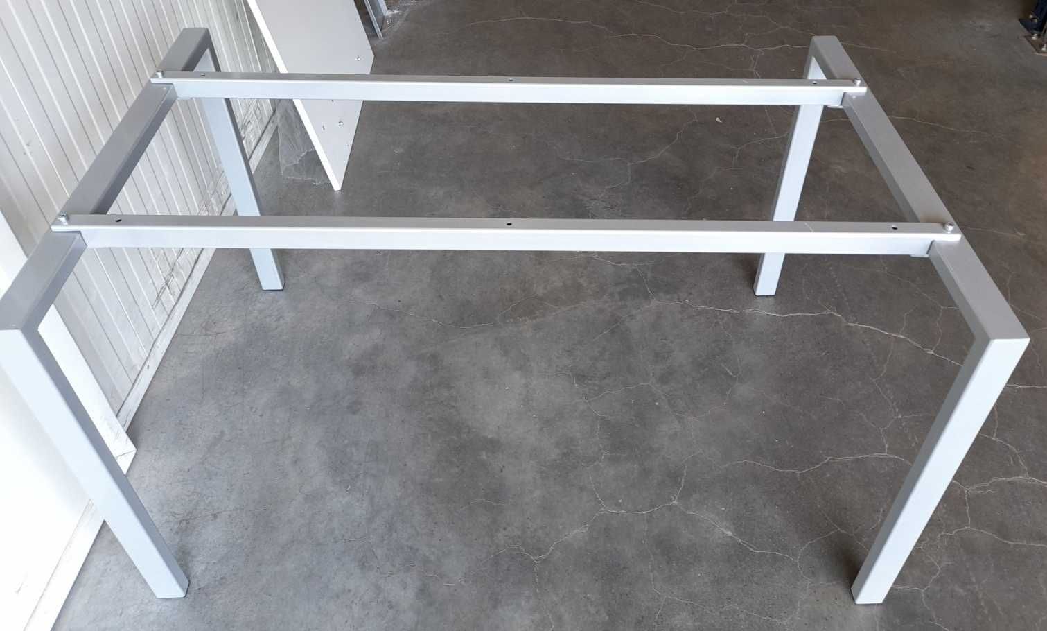 Продавам 2бр бюра Steelcase 130х80 + контейнер 60*42*54