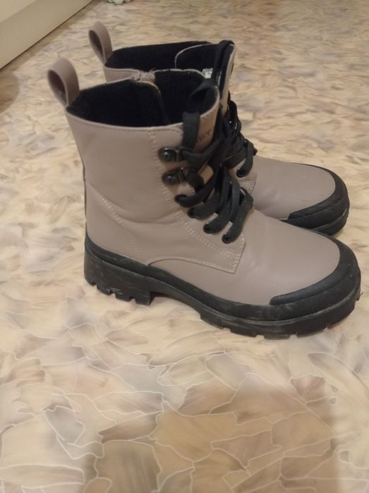 Продам обувь весеннюю, осеннюю для девочки