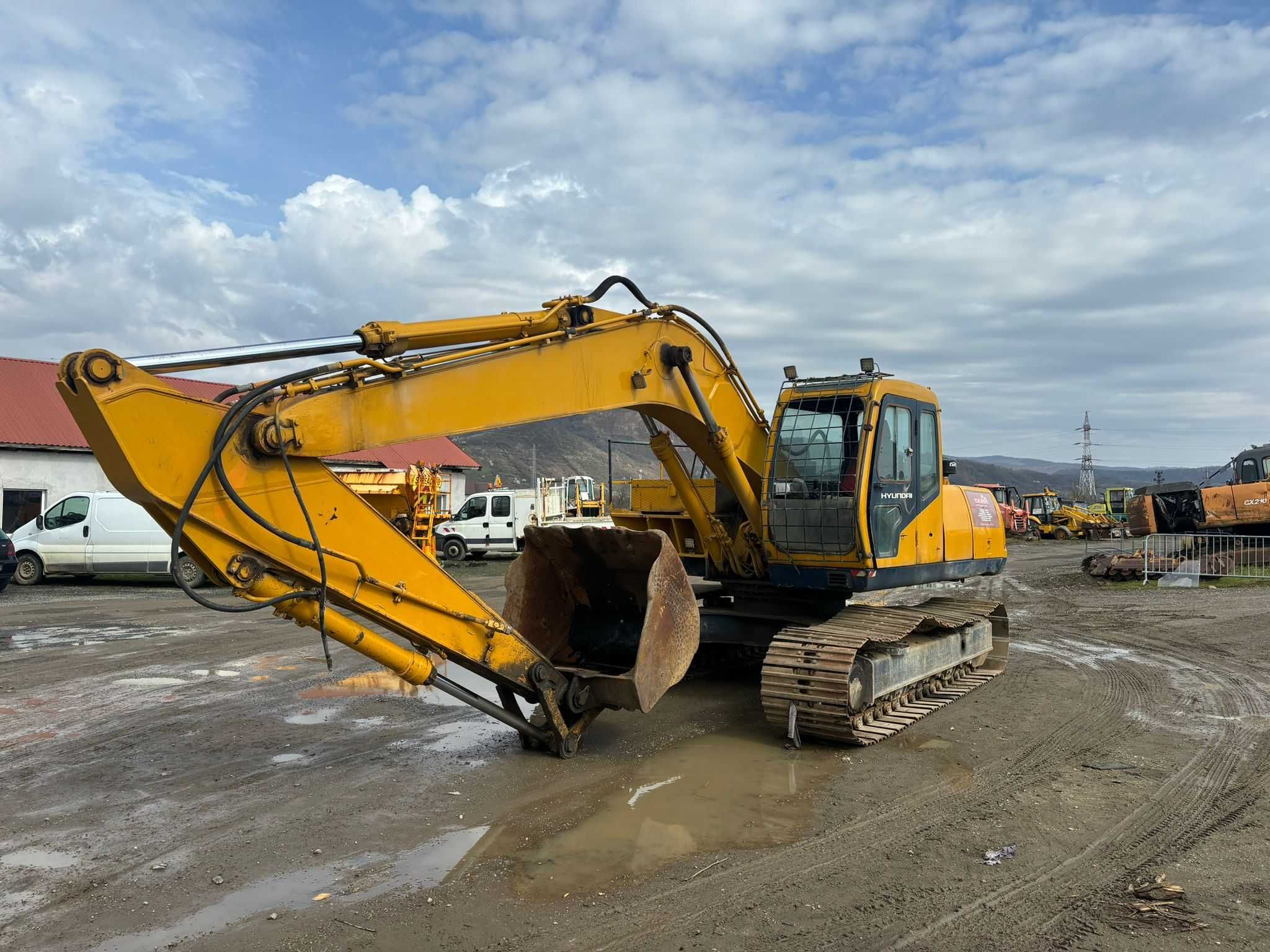 Dezmembrez excavator pe senile Hyundai Robex 210