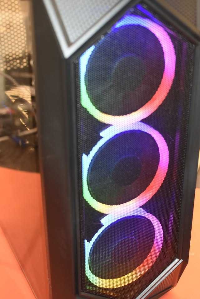 Геймърски компютър I3 7100 RX 570 12 GB 256 SSD DDR4 8GB