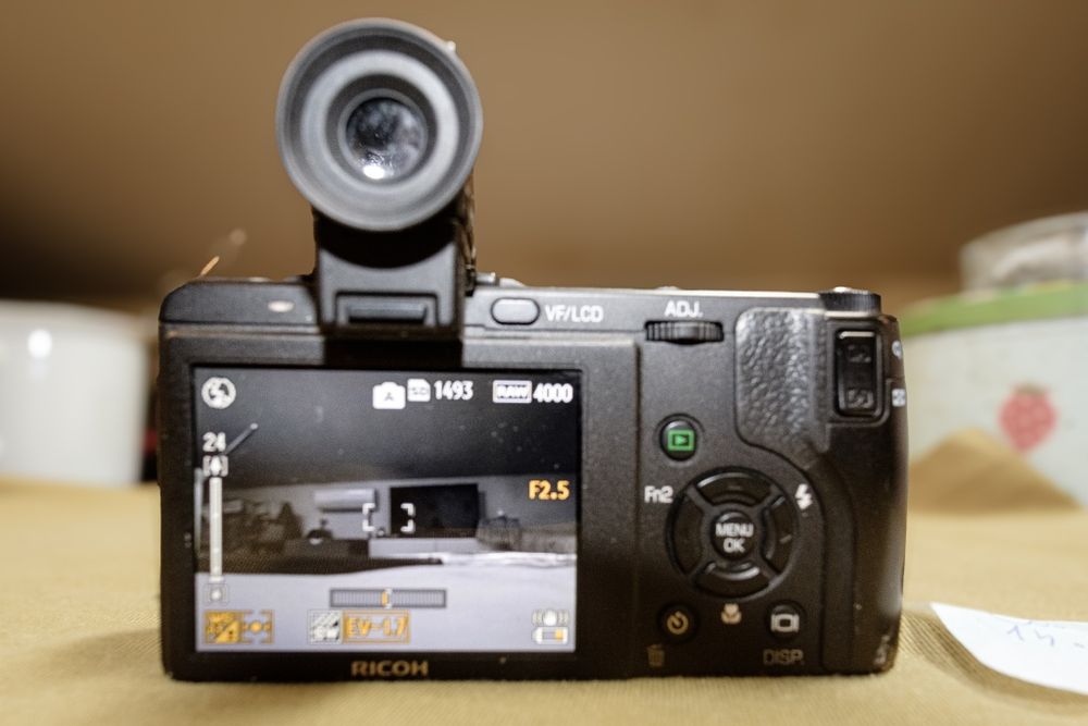 Ricoh GX200 - Compact premium Y2K - Senzor CCD Digicam