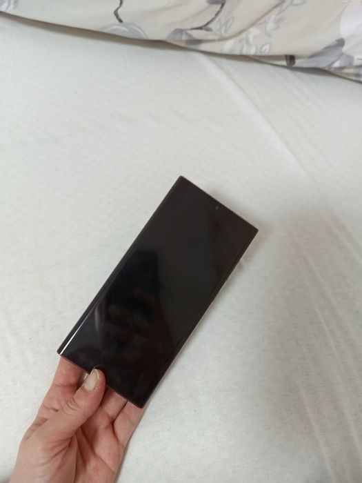 Samsung galaxy s22 ultra, използван,но като нов, без забележки