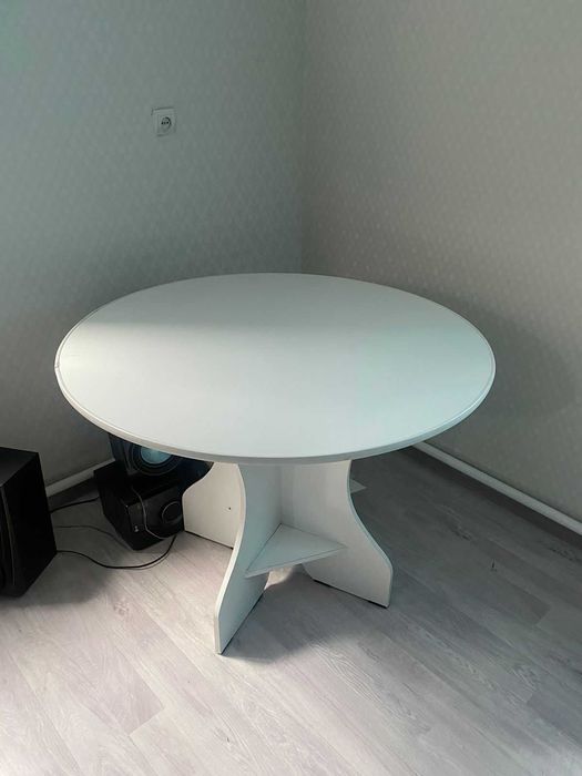 Кухонный стол круглый