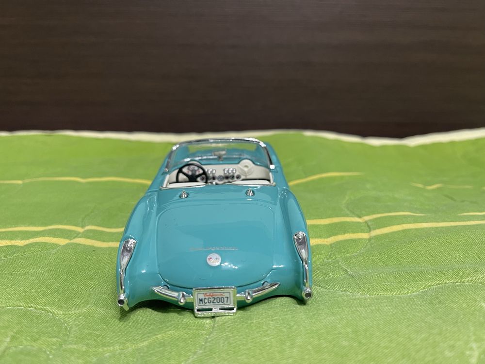 Мащабен модел Chevrolet Corvette 1957 1:24 Maisto