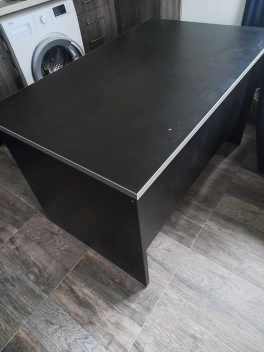 Масивно офис бюро