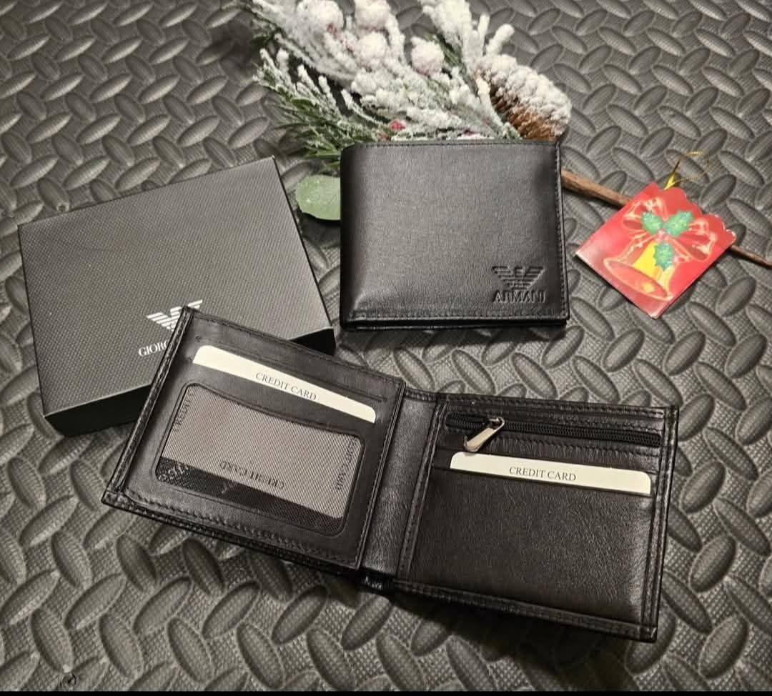 Мъжки портфейли Boss и Armani  естествена кожа,няколко модела - 40 лв.