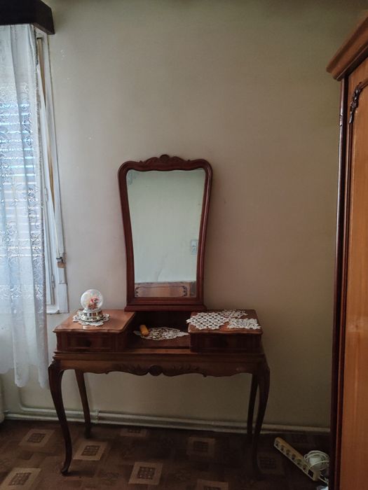 Vând  mobile și sobe de teracote