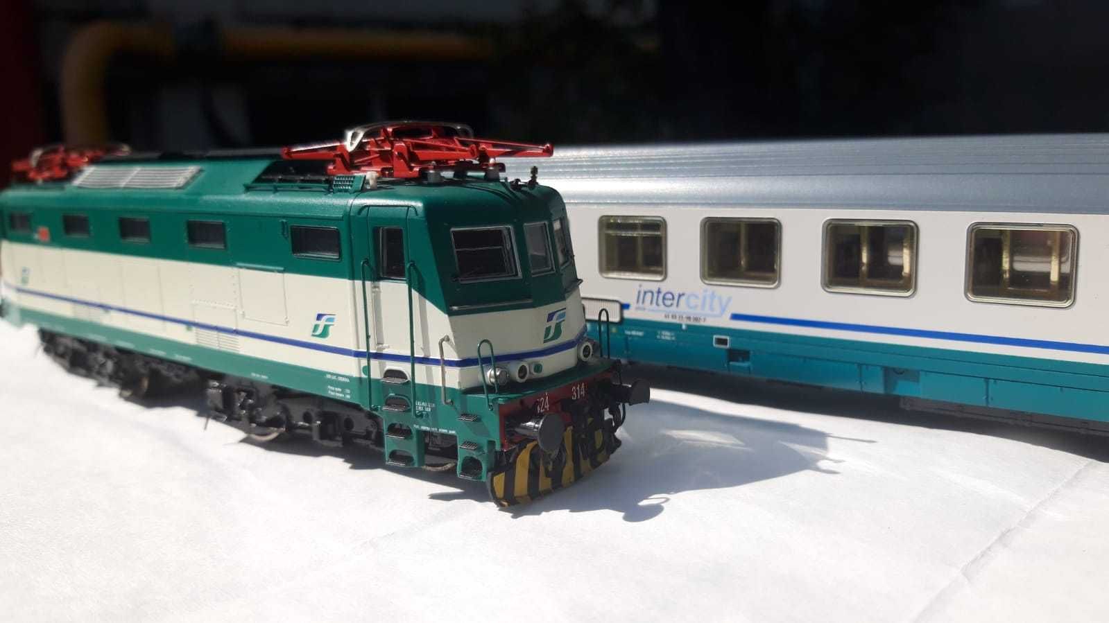 Locomotiva + 2 vagoane FS scara H0-1:87