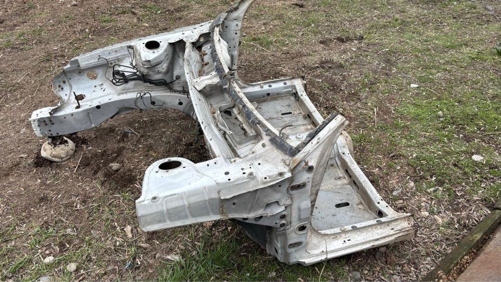 Передняя часть кузова бампер багажник