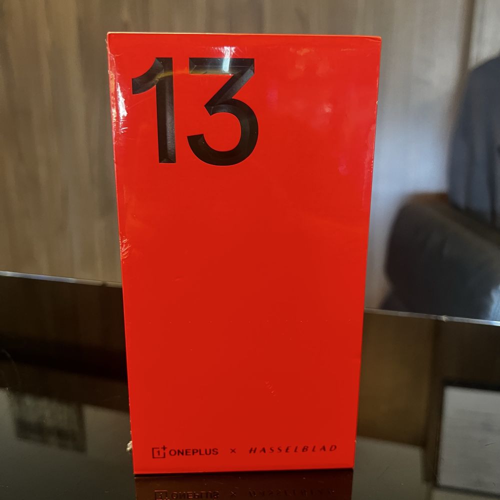 Нов! 2г. гаранция! OnePlus 13 512GB + 16GB RAM Arctic Dawn, Black Ecli