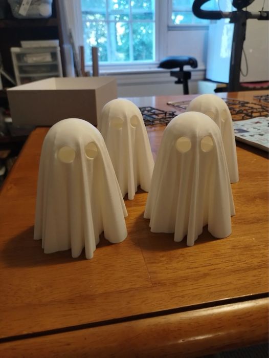 Fantoma halloween cu lumanare