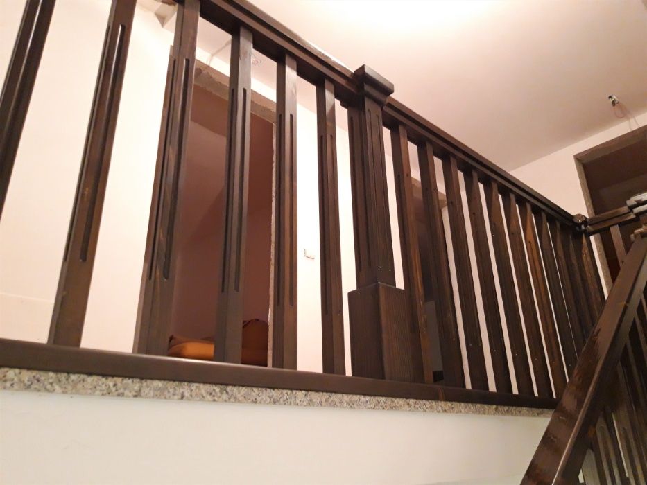 Balustrada din lemn masiv de brad