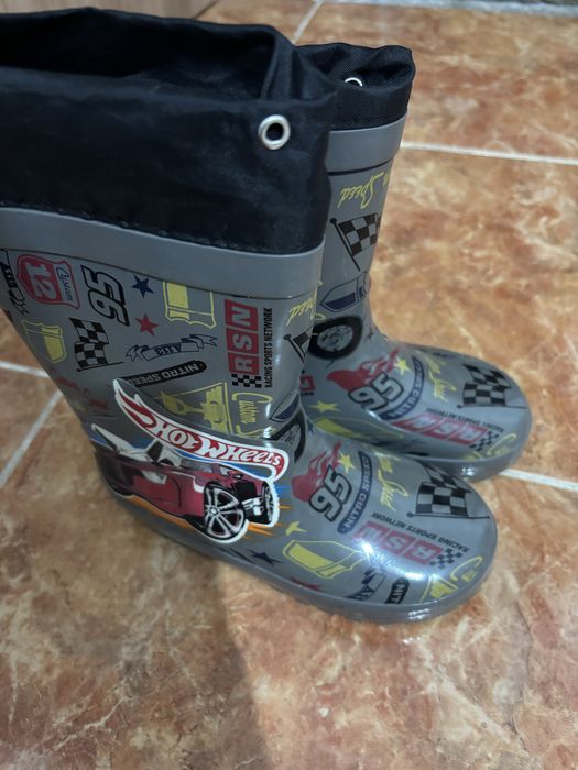 Резиновые сапоги на мальчика 29р