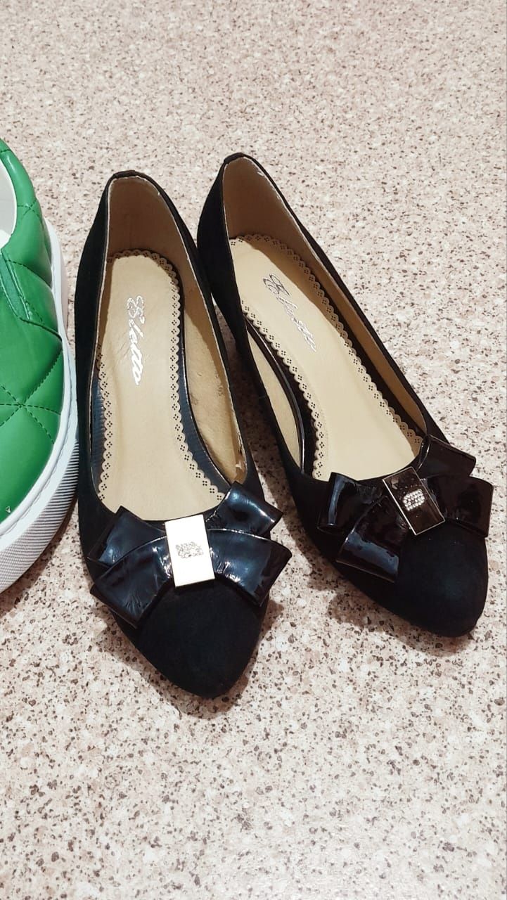 Продаю новую женскую обувь Prada и чёрные офисные туфли,