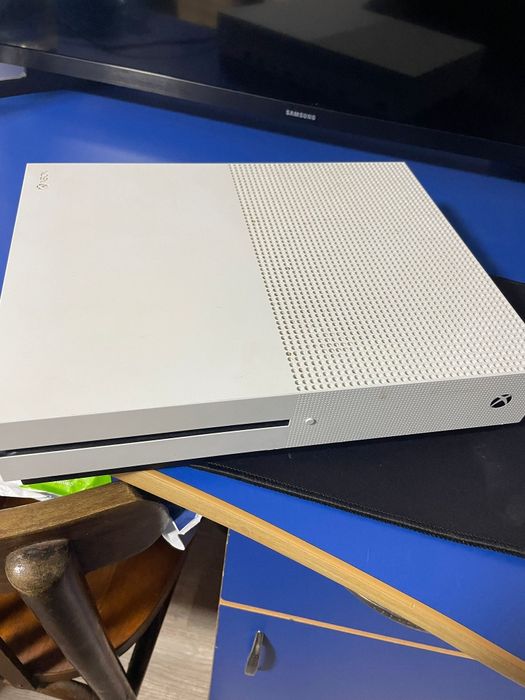 Xbox one s vând urgent !