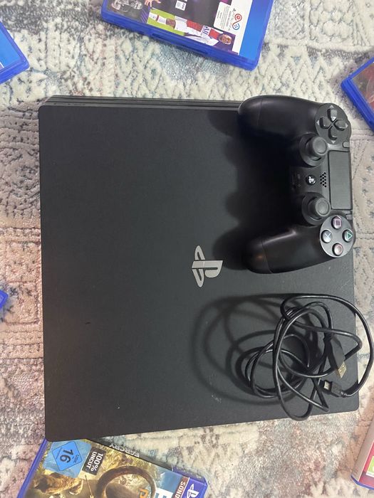 Vand PS 4 Pro , memorie 1 TERA