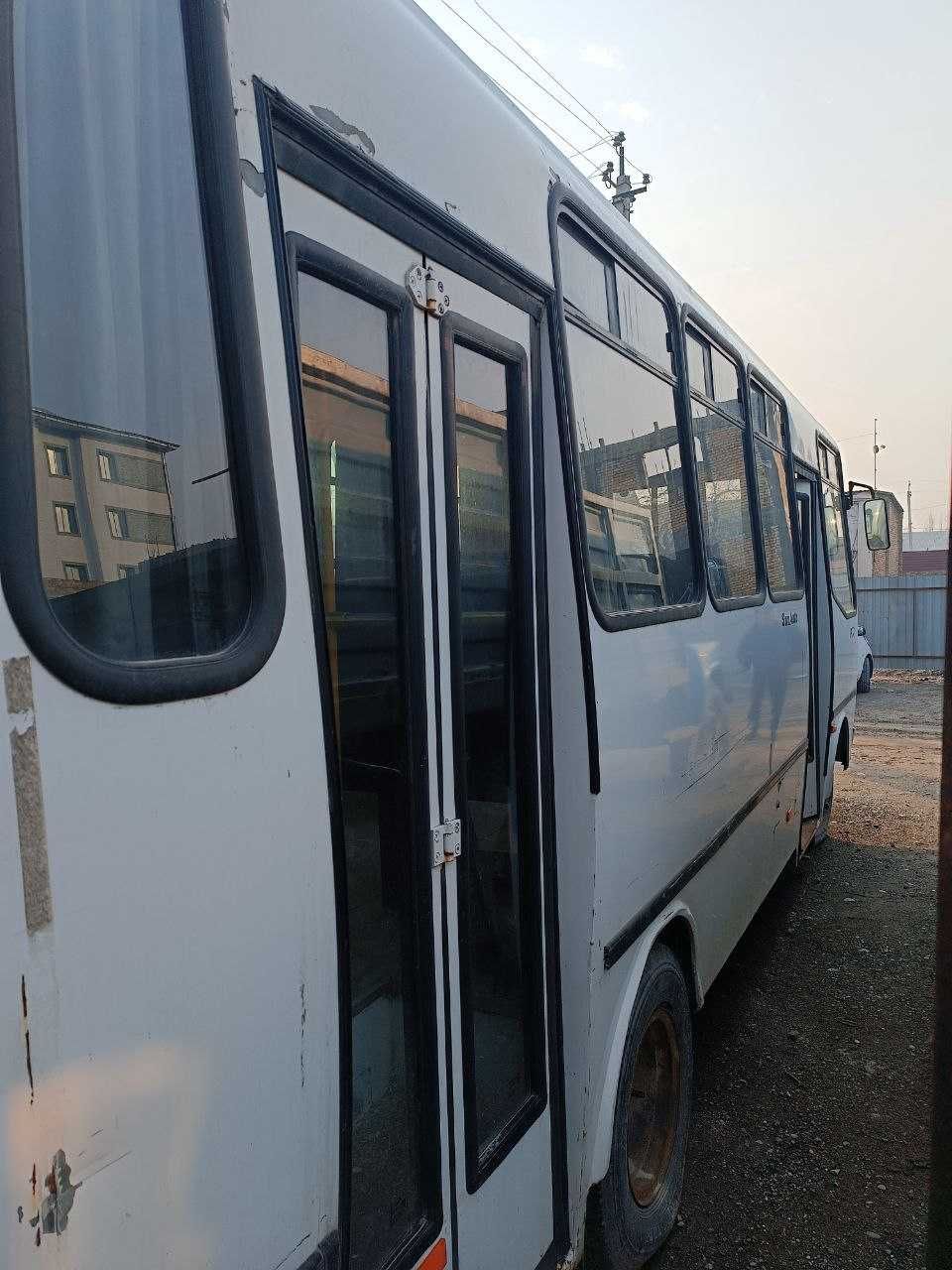 Andijon viloyati Paxtaobod tumanida Isuzu SAZ NP37 avtobusi sotilmoqda