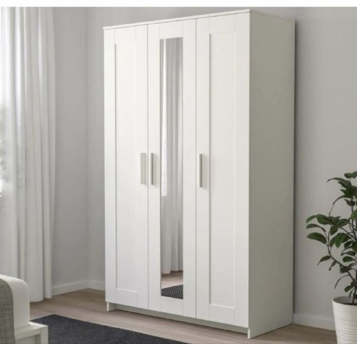 Шкаф сатылады жаксы күйінде.