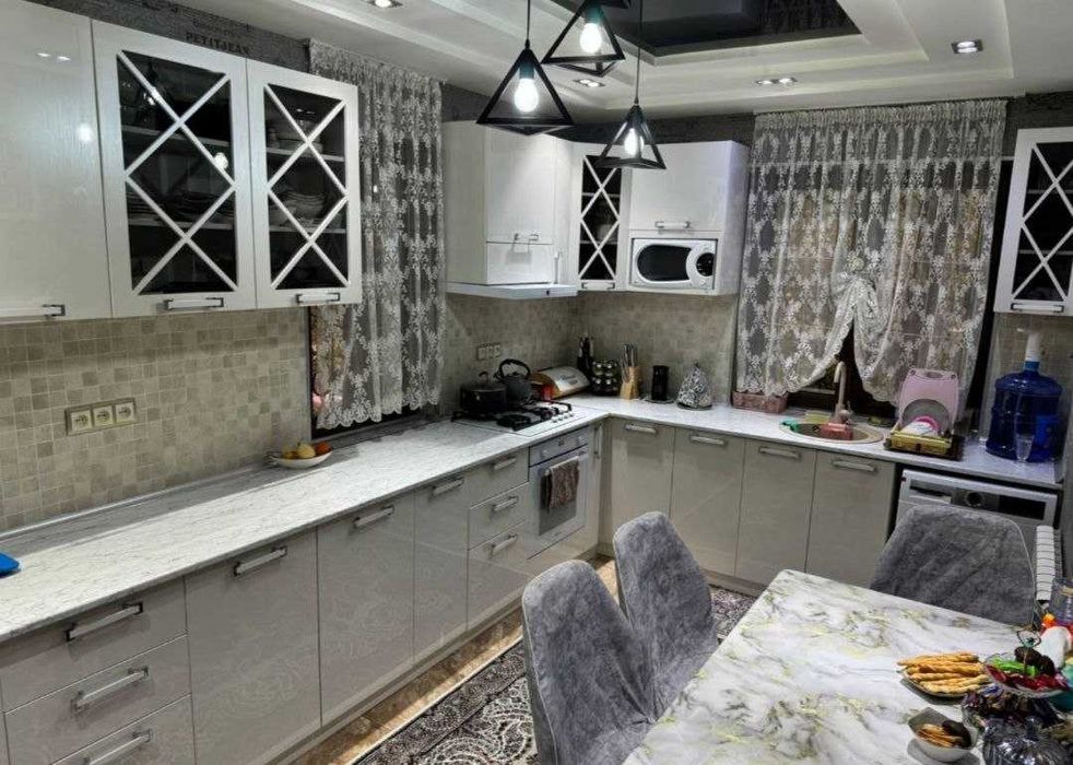 Продаётся 5-комнатная квартира по улице Буюк Ипак Йули чайхана Салом)