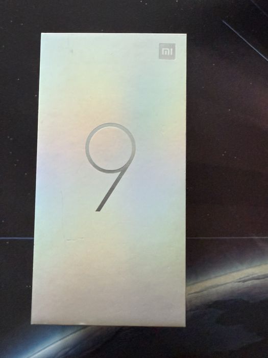 Продам Xiaomi Mi9 64gb