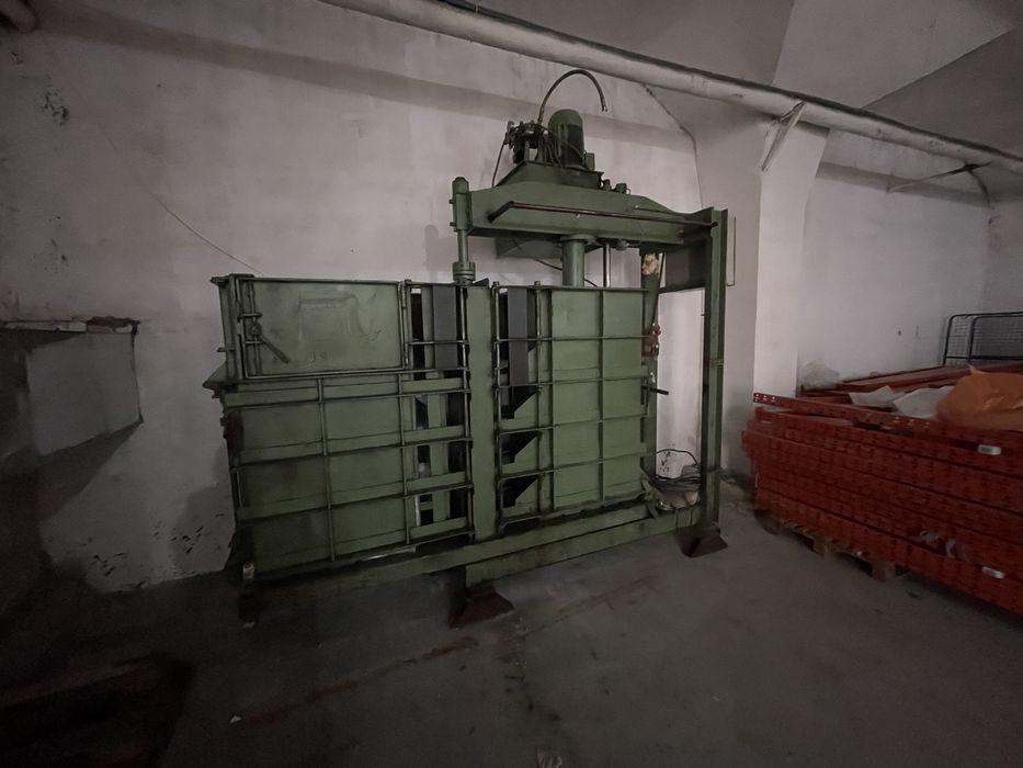 Преса/балировачка за дрехи