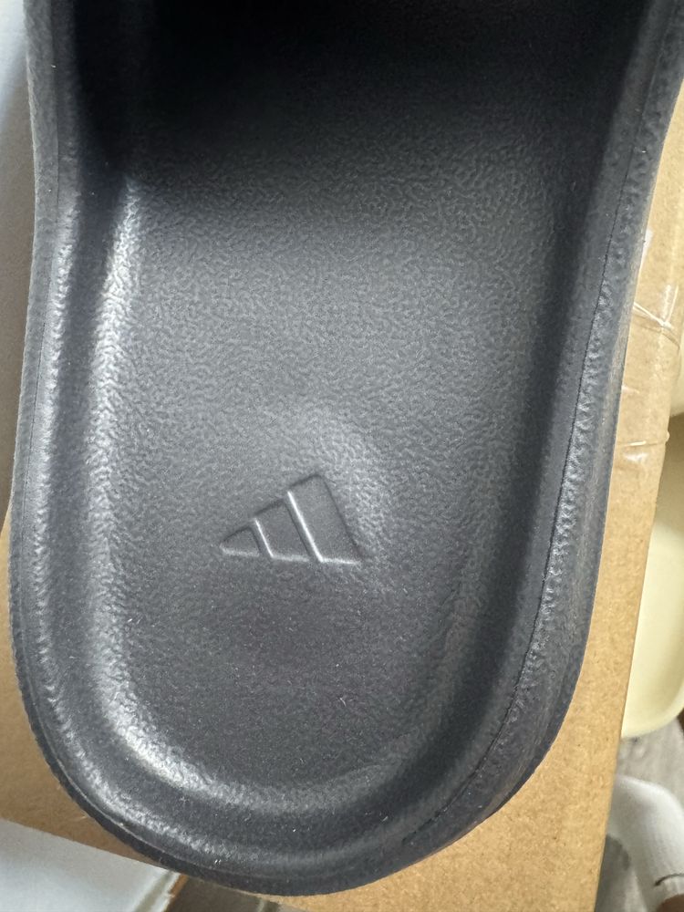 Последни номера yeezy slide