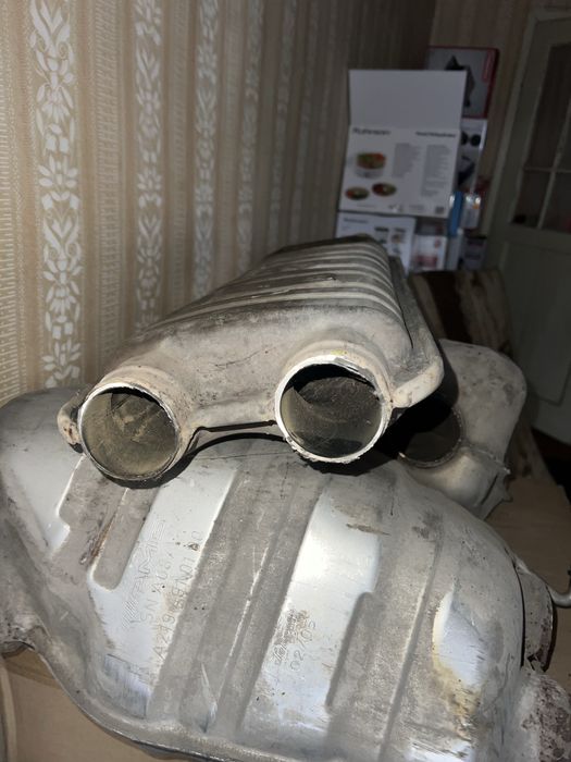 Крайни гърнета и средно E500 Mercedes