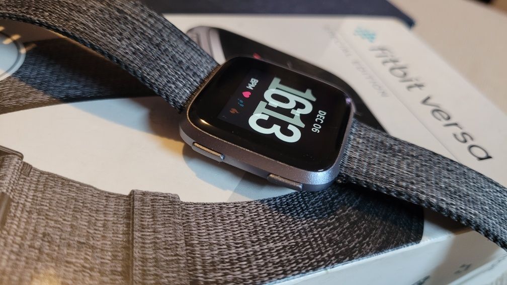 Ceas Fitbit Versa - funcțional 100% - in cutie