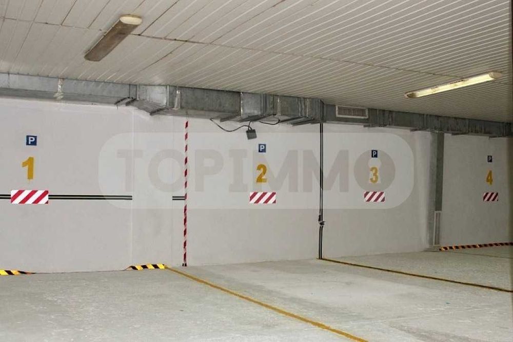 Под наем паркоместа в Гръцката махала