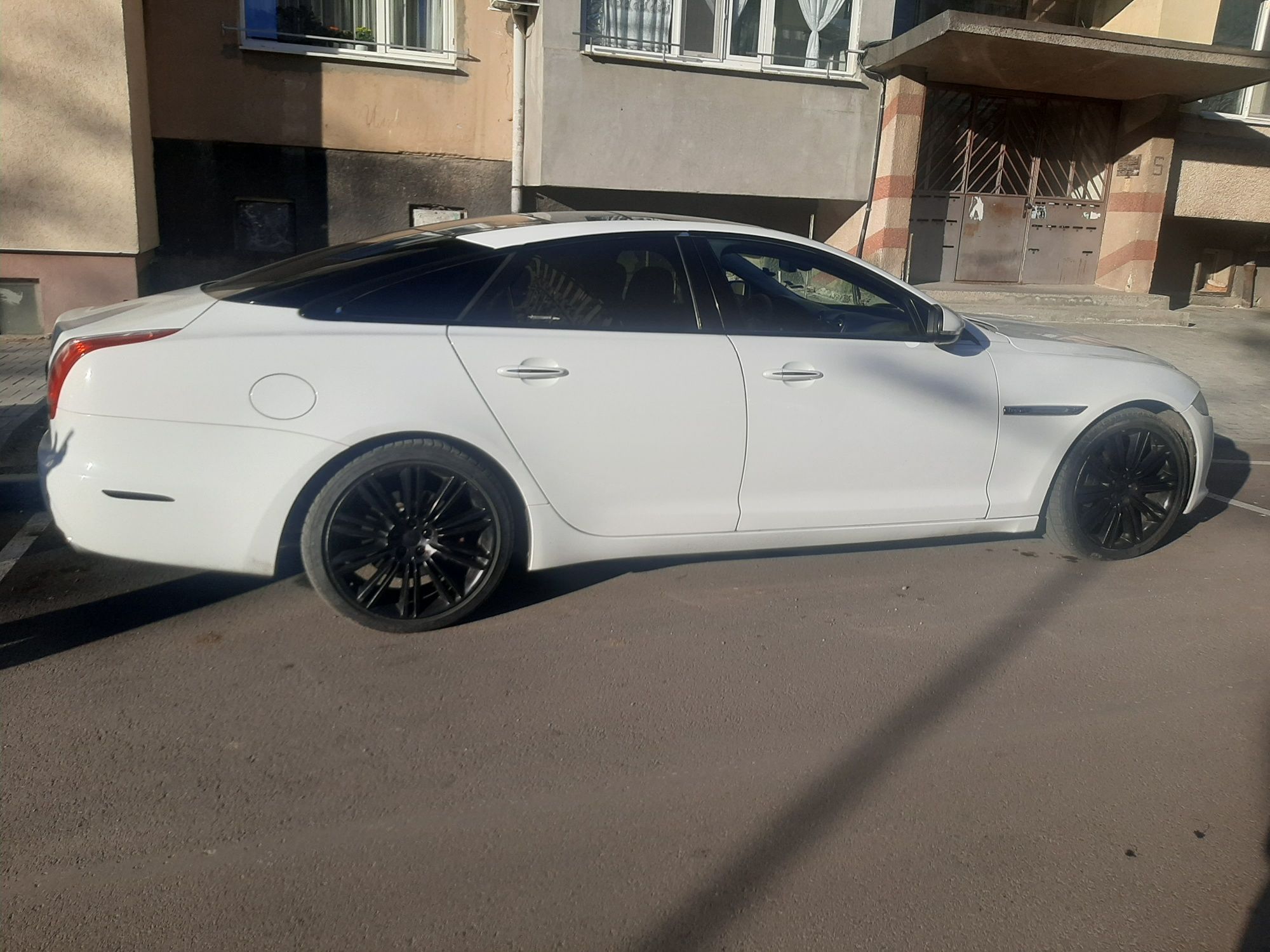 Jaguars  xj  Бял !
