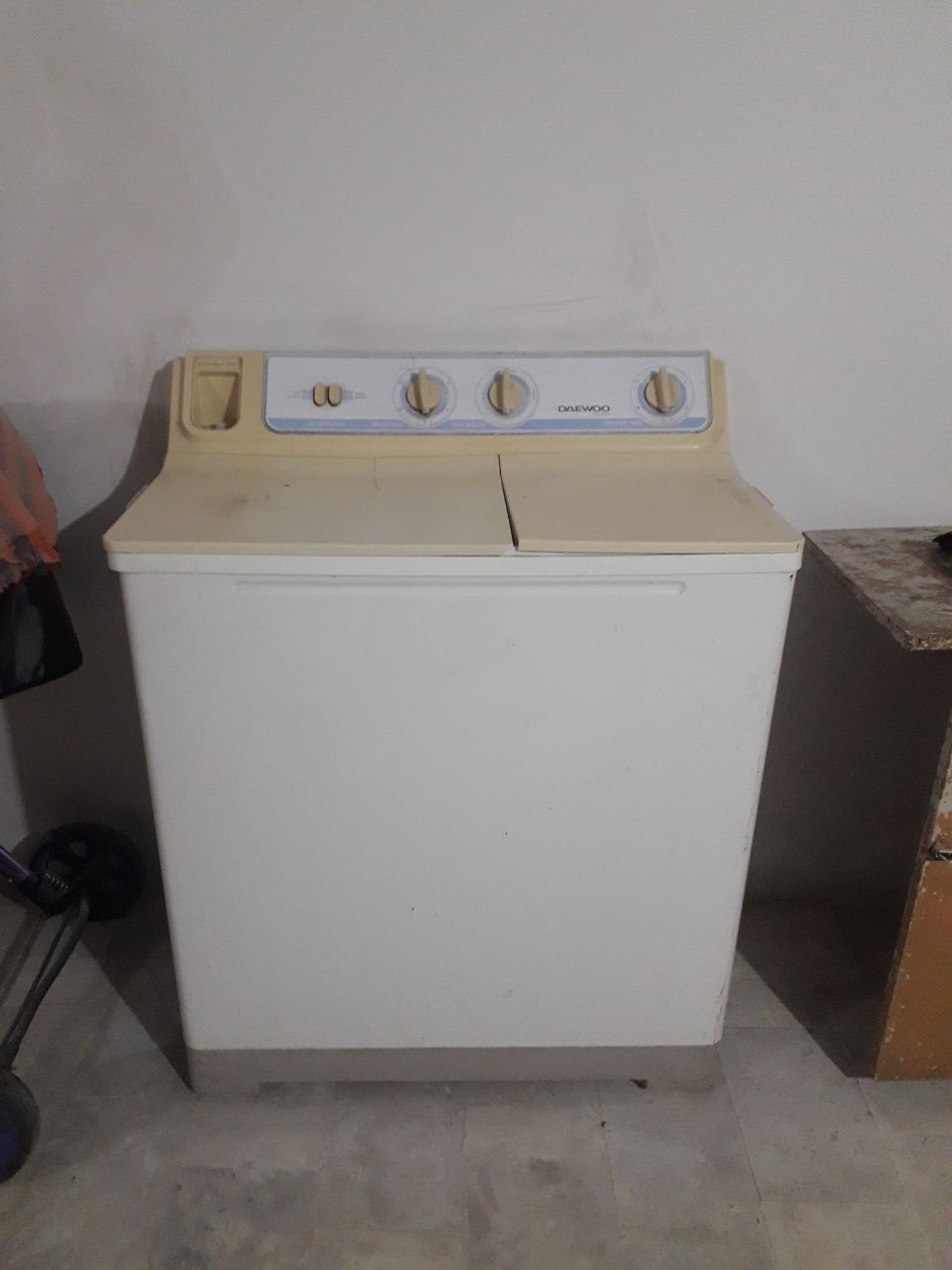 Срочно продаются Б/У пылесос, масляный обогреватель, прожектор и др.