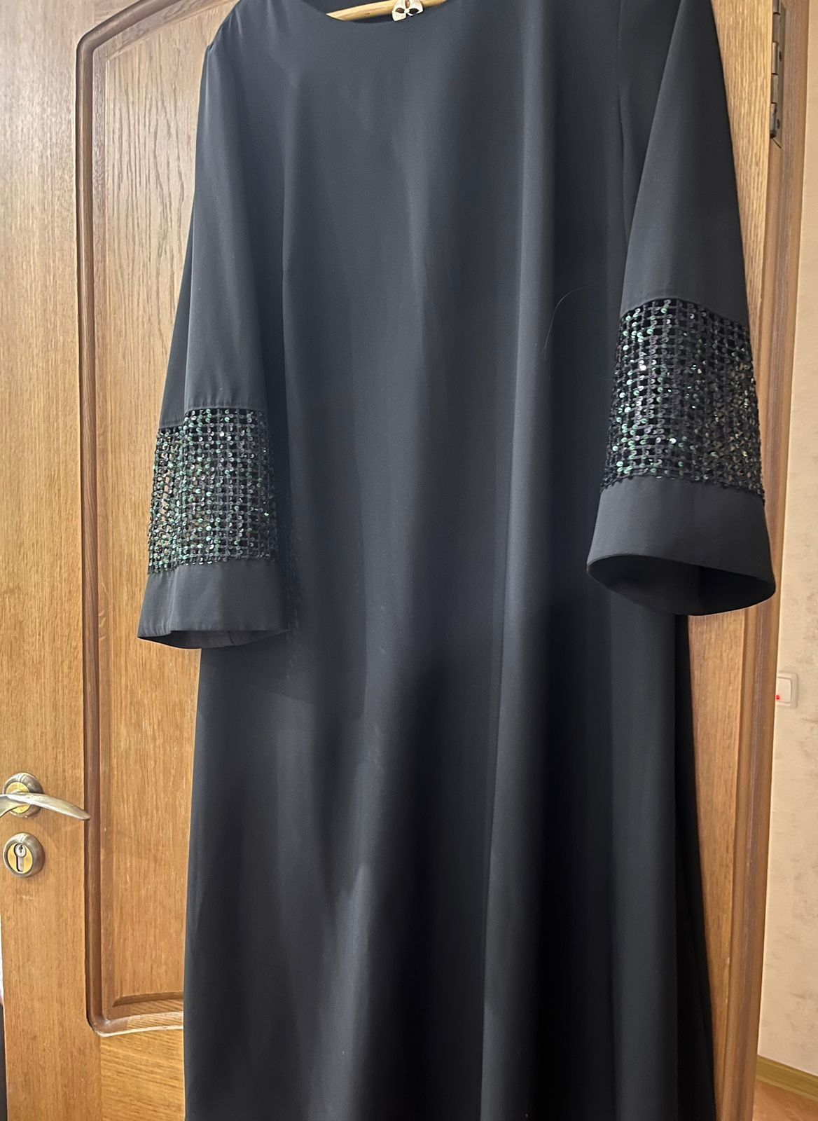 Платье черного цвета размер 52-54