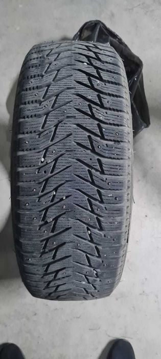продам комплект шипованных шин 265/65/17 недорого