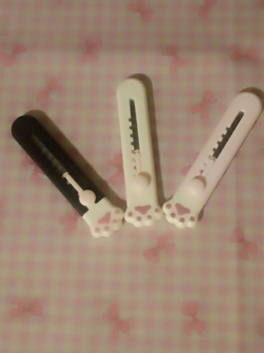 Sifatli mushuk panjali pichoqcha 
3- dona 
Narxi 5ming 

Dastafka bor