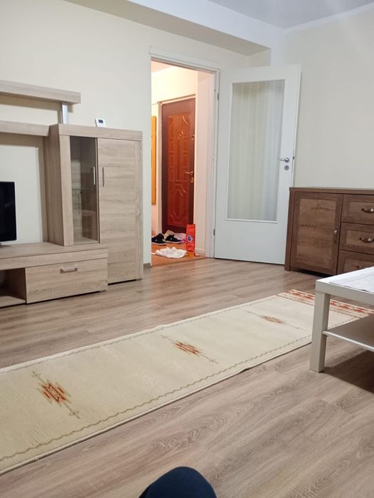 închiriez apartament 2 camere