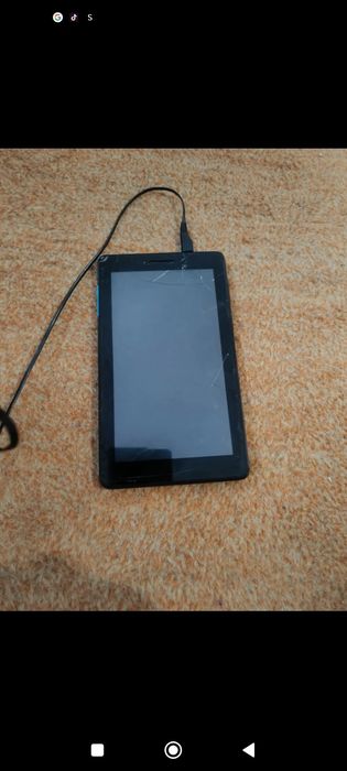 Tabletă Lenovo cu 16GB stocare urgent de vânzare
