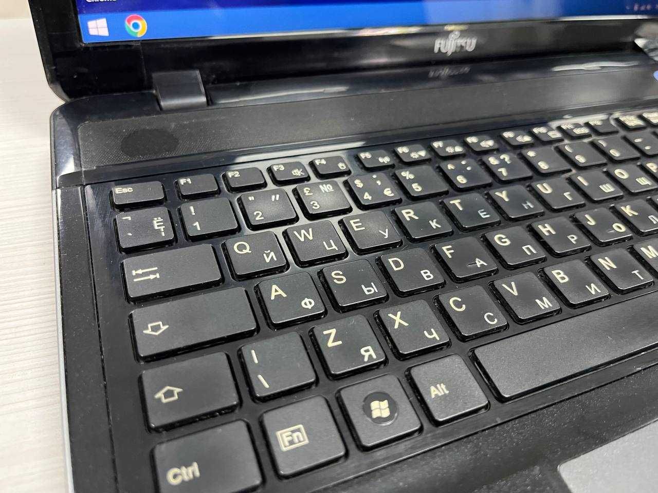 Рабочий ноутбук по доступной цене Fujitsu Core i3*ОЗУ 4*HDd 320