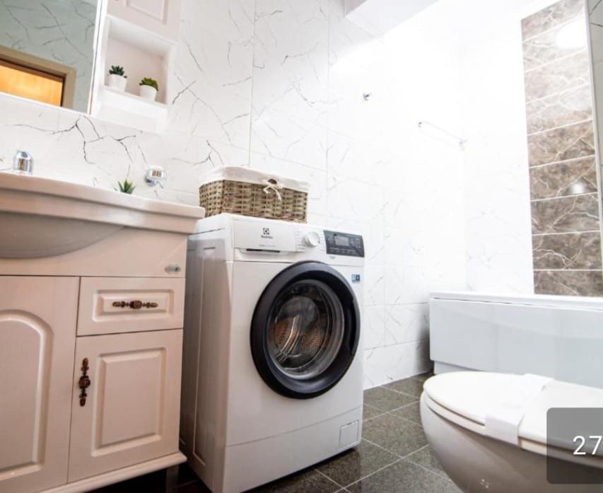 Proprietar inchiriez apartament 2 camere in Statiunea Mamaia Butoaie