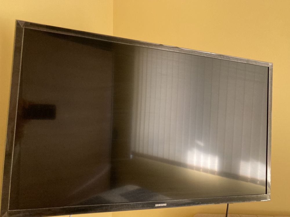 Телевизор LED  Samsung 32” HD