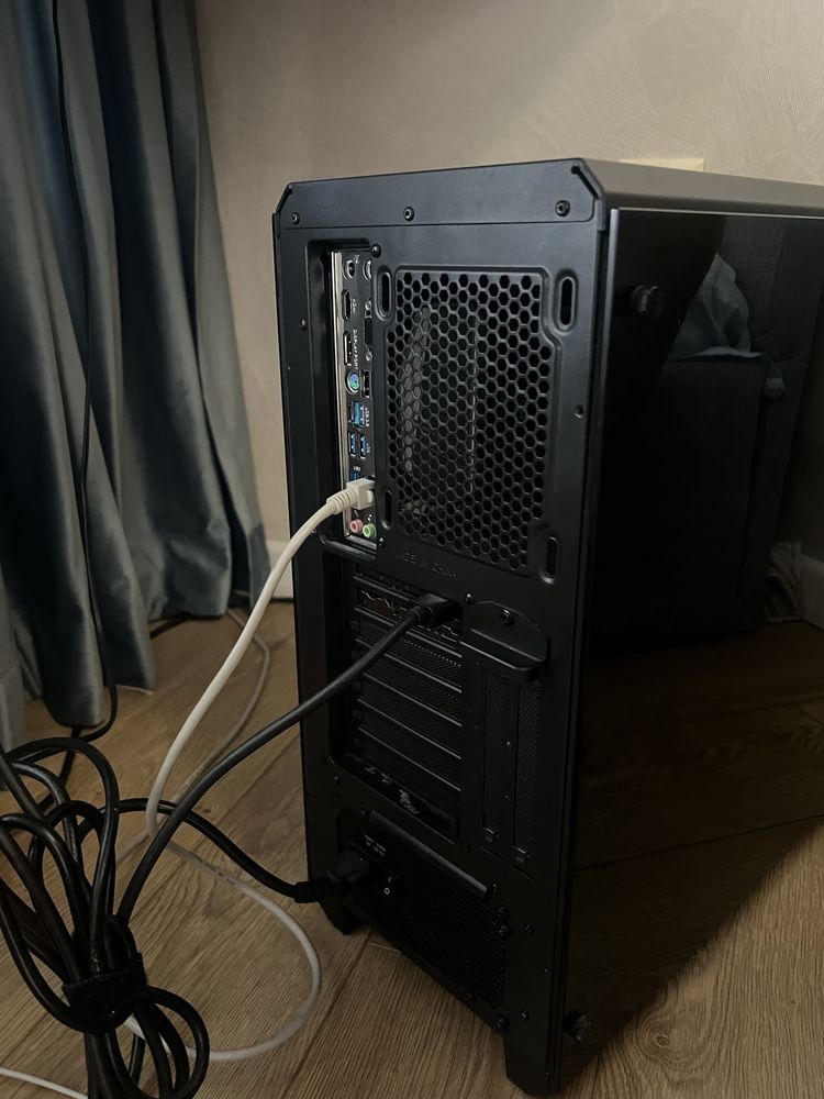 Геймърски компютър AMD Radeon RX 6600 XT